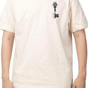 El extraño. Camiseta crema. Cara delantera.